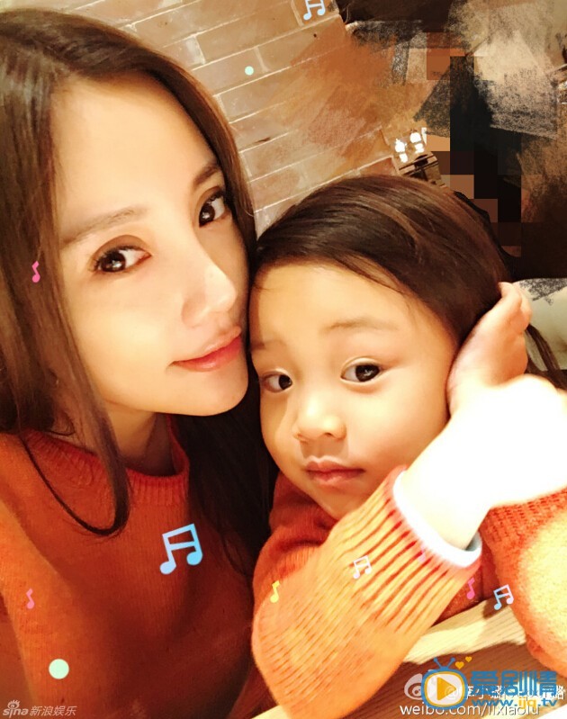 李小璐和女儿甜馨合影照
 李小璐高清写真_李小璐高清剧照