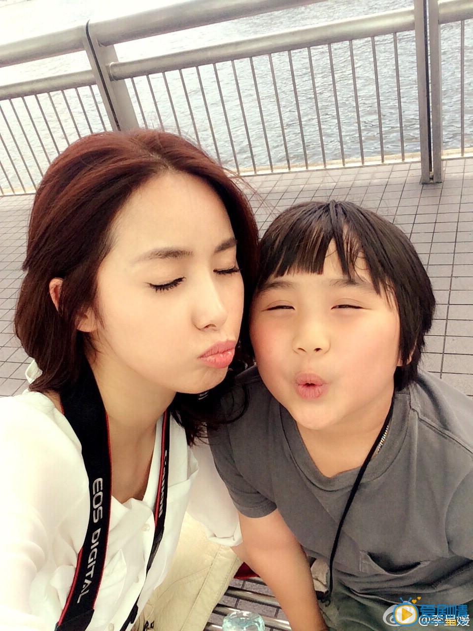 李呈媛嘟嘴卖萌照
 李呈媛高清写真_李呈媛高清剧照