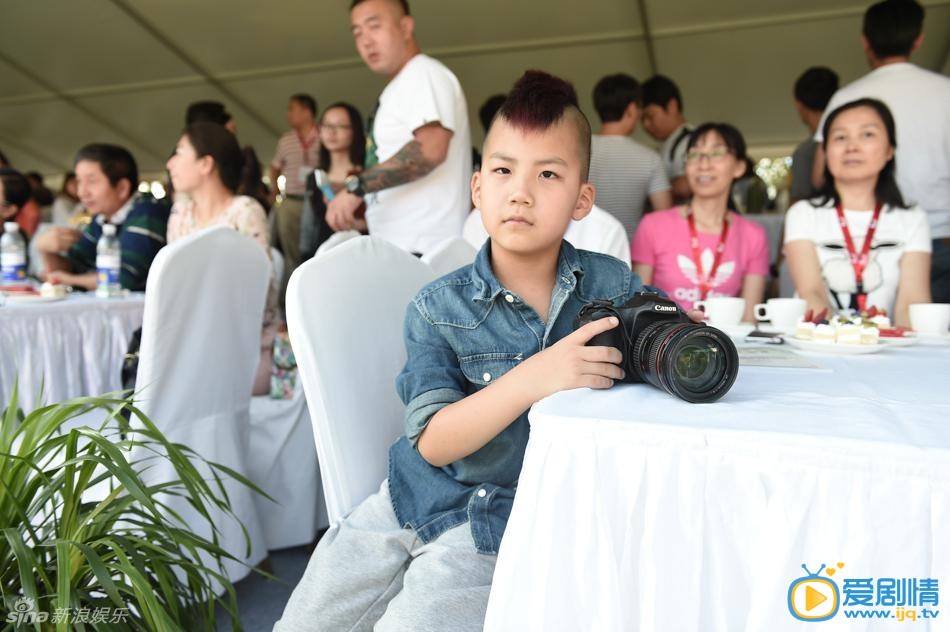 戴向宇与康康相似照
 戴向宇高清写真_戴向宇高清剧照