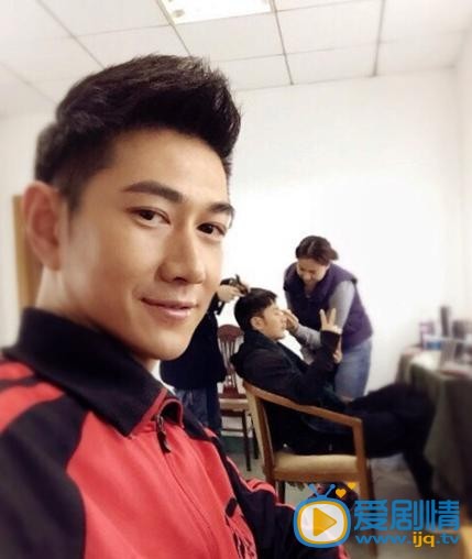 何明翰生活照
 何明翰高清写真_何明翰高清剧照