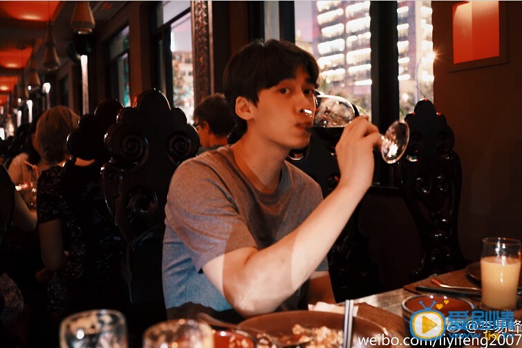 李易峰生活照
 李易峰高清写真_李易峰高清剧照