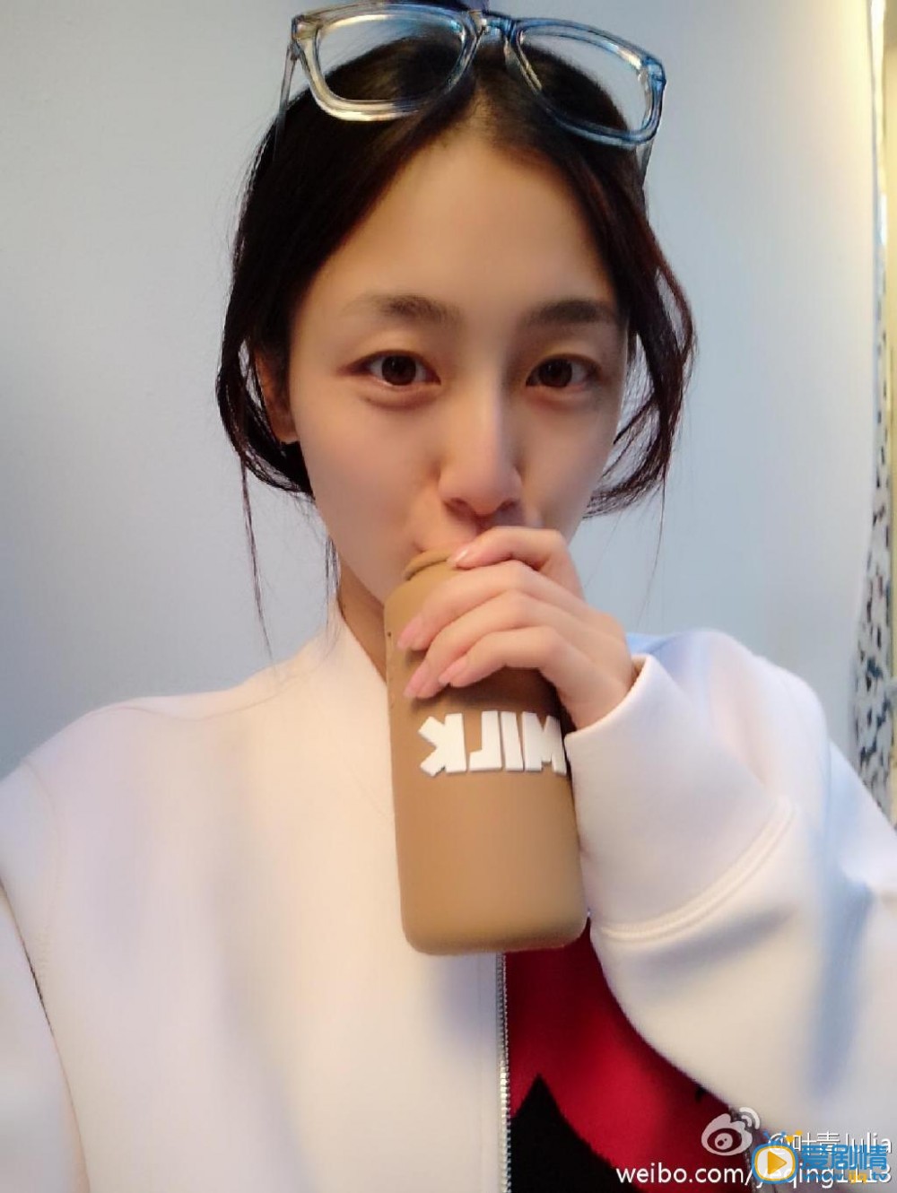 叶青卖萌照
 叶青高清写真_叶青高清剧照