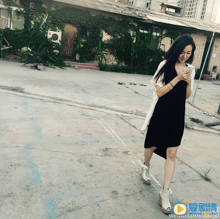 江铠同街拍照
 江铠同高清写真_江铠同高清剧照