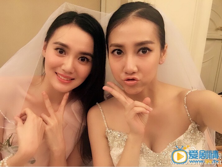 江铠同朋友合影照
 江铠同高清写真_江铠同高清剧照