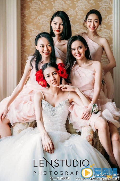 江铠同朋友合影照
 江铠同高清写真_江铠同高清剧照