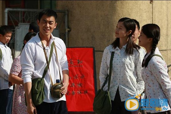 朱亚文和沈佳妮合影剧照
 朱亚文高清写真_朱亚文高清剧照
