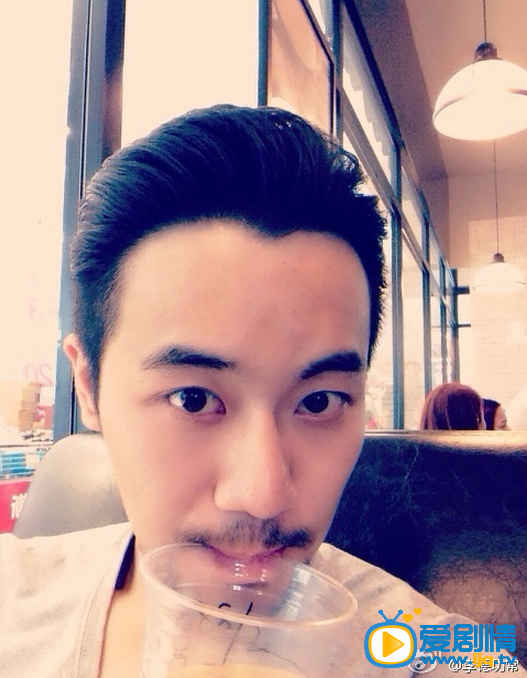 李德功常生活照
 李德功常高清写真_李德功常高清剧照