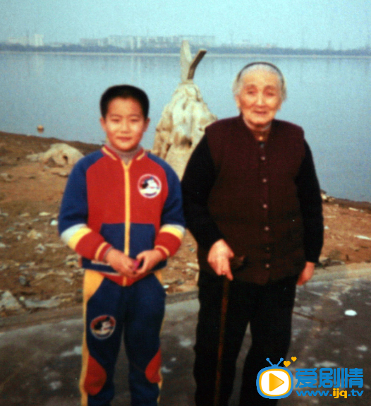 李德功常儿时照
 李德功常高清写真_李德功常高清剧照