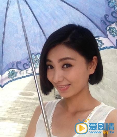 斓曦卖萌照
 斓曦高清写真_斓曦高清剧照