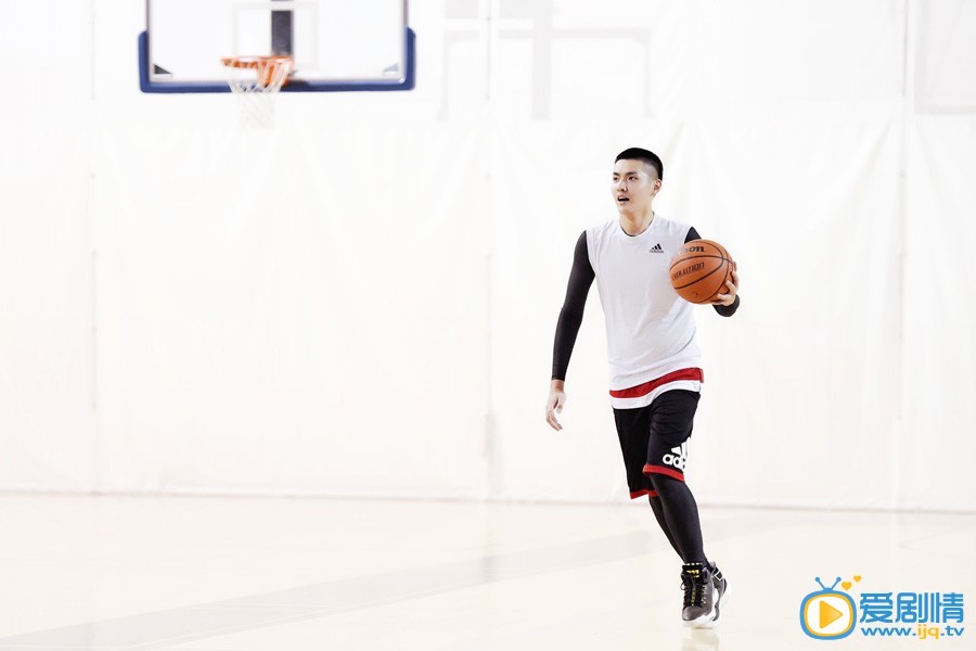 吴亦凡打篮球照
 吴亦凡高清写真_吴亦凡高清剧照