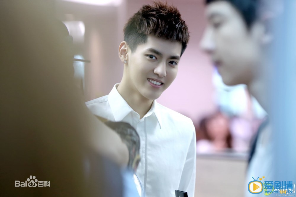 吴亦凡白衬衫校草照
 吴亦凡高清写真_吴亦凡高清剧照
