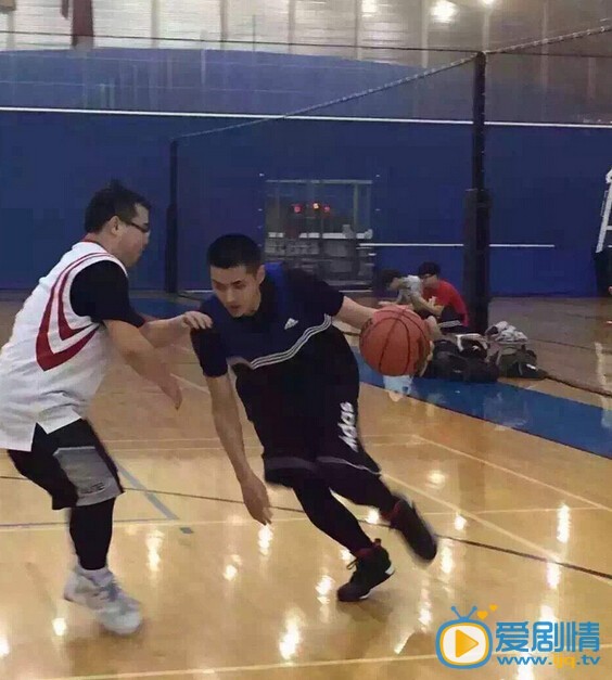 吴亦凡打篮球照
 吴亦凡高清写真_吴亦凡高清剧照