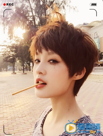 李沁短发造型
 李沁高清写真_李沁高清剧照