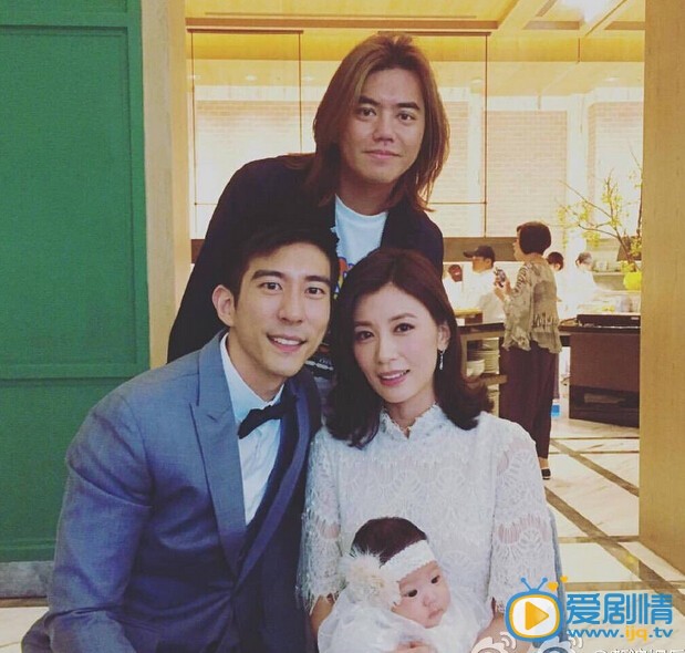 贾静雯和修杰楷为小女儿满月派对
 贾静雯高清写真_贾静雯高清剧照