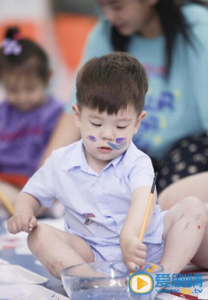 嗯哼生活照
 嗯哼高清写真_嗯哼高清剧照