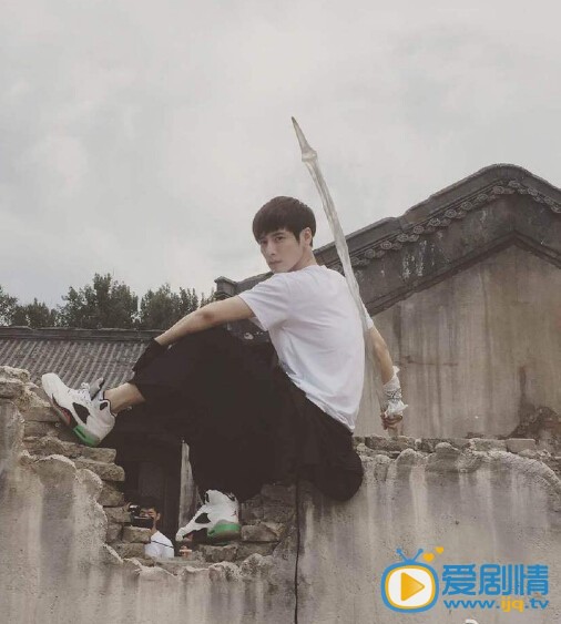 书亚信生活照
 书亚信高清写真_书亚信高清剧照
