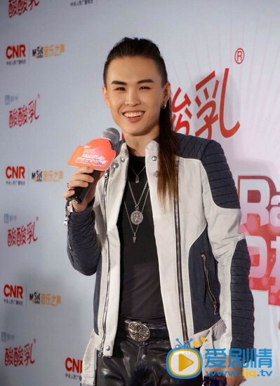 张玮演出照
 张玮高清写真_张玮高清剧照