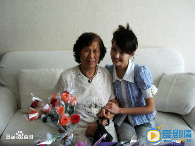 郑爽和家人合照
 郑爽高清写真_郑爽高清剧照