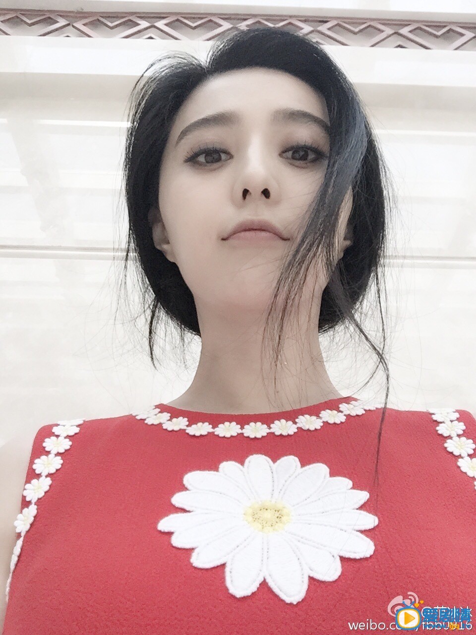 范冰冰嘟嘴卖萌照
 范冰冰高清写真_范冰冰高清剧照