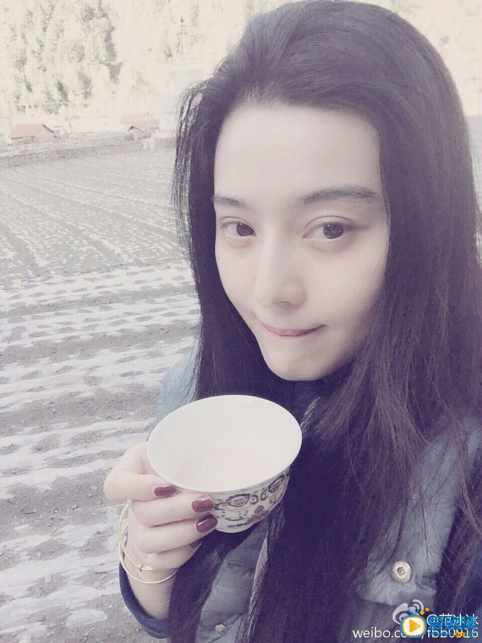 范冰冰嘟嘴卖萌照
 范冰冰高清写真_范冰冰高清剧照