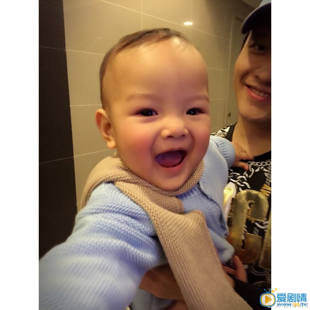 张杨果而亲子照
 张杨果而高清写真_张杨果而高清剧照
