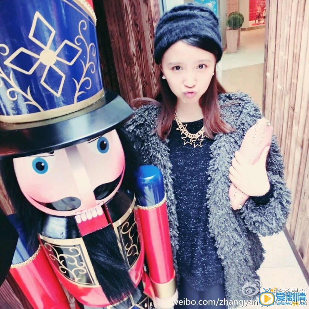 张杨果而嘟嘴卖萌照
 张杨果而高清写真_张杨果而高清剧照