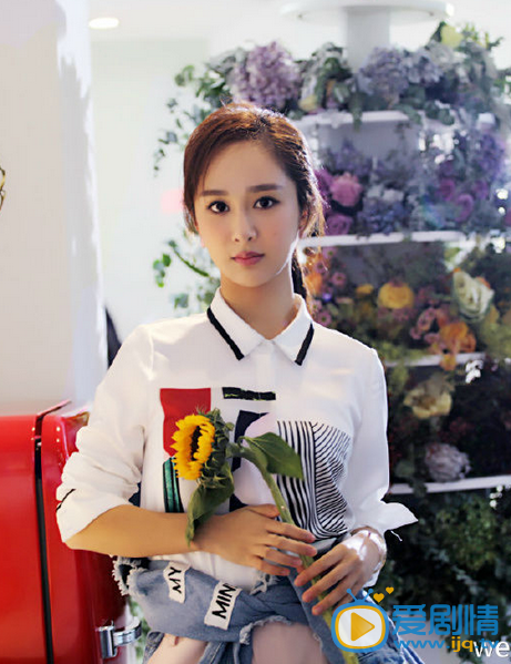 杨紫芭莎珠宝写真
 杨紫高清写真_杨紫高清剧照