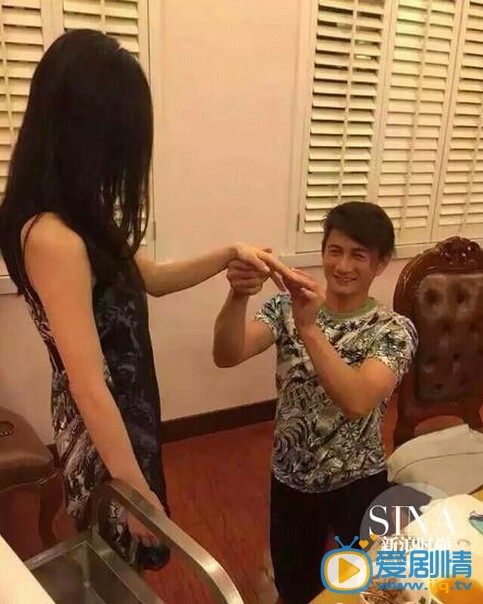 刘诗诗和老公吴奇隆亲密合影照
 刘诗诗高清写真_刘诗诗高清剧照