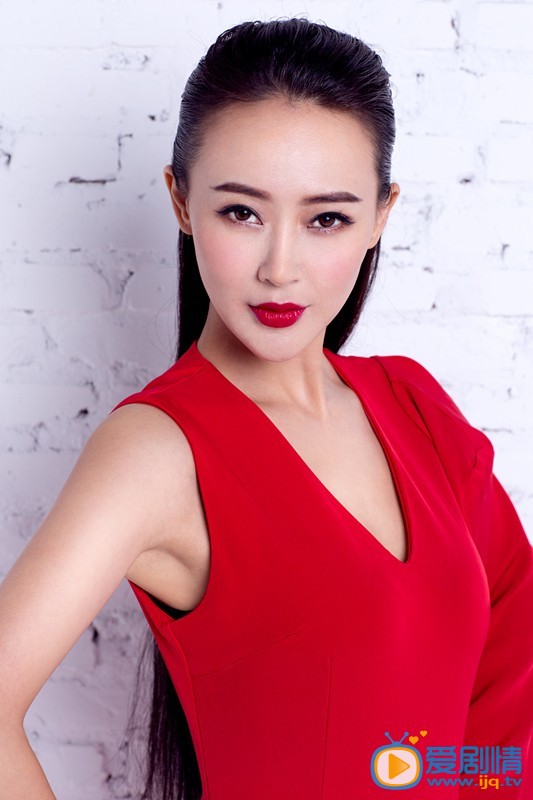 万妮恩“新年红”写真
 万妮恩高清写真_万妮恩高清剧照