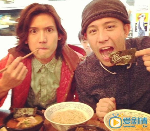 关智斌卖萌照
 关智斌高清写真_关智斌高清剧照