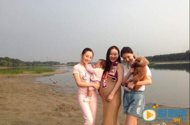 霍思燕杜江家庭合影照
 霍思燕高清写真_霍思燕高清剧照