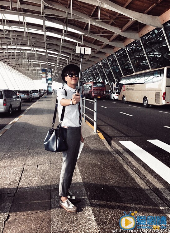 张若昀街拍写真
 张若昀高清写真_张若昀高清剧照