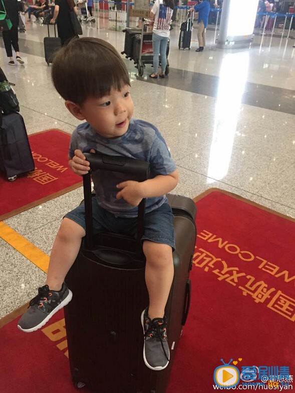 霍思燕儿子超萌照片
 霍思燕高清写真_霍思燕高清剧照