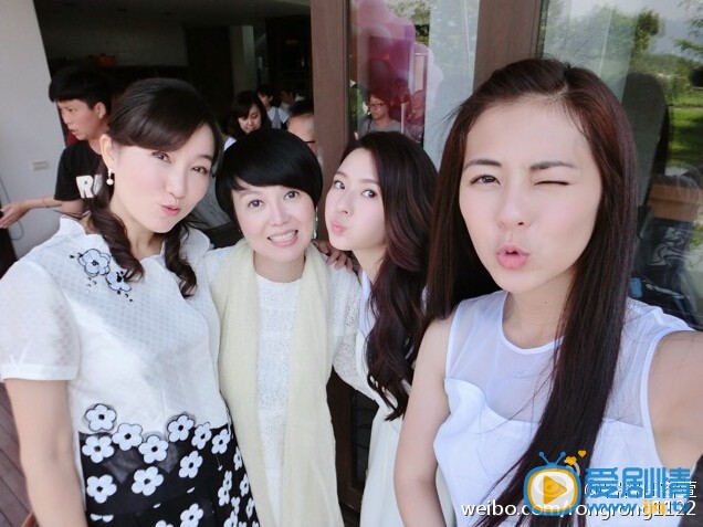 任容萱朋友合影照
 任容萱高清写真_任容萱高清剧照
