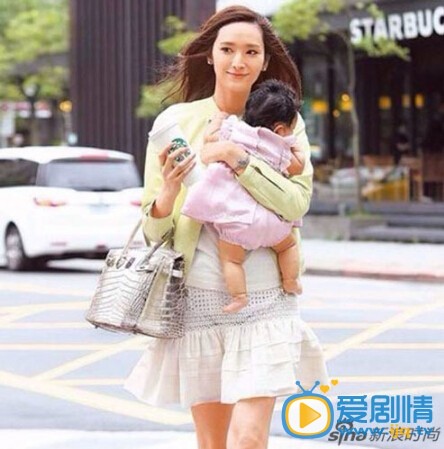 吴佩慈和女儿合影
 吴佩慈高清写真_吴佩慈高清剧照