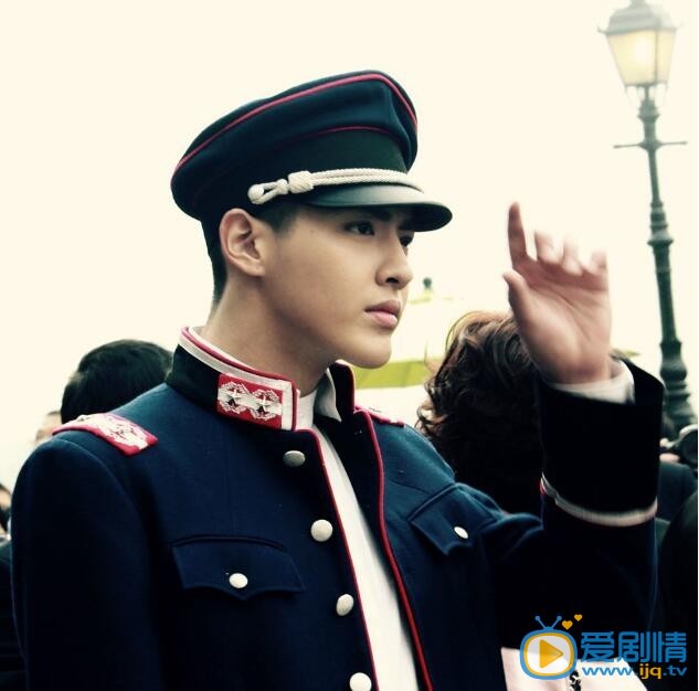 吴亦凡军装剧照
 吴亦凡高清写真_吴亦凡高清剧照