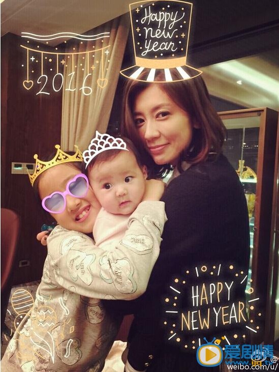 贾静雯和大女儿亲子照
 贾静雯高清写真_贾静雯高清剧照