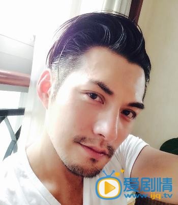 严屹宽生活照
 严屹宽高清写真_严屹宽高清剧照