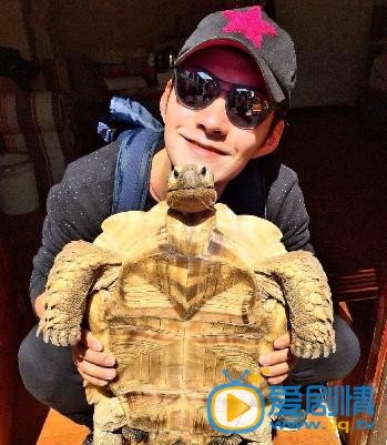 严屹宽生活照
 严屹宽高清写真_严屹宽高清剧照