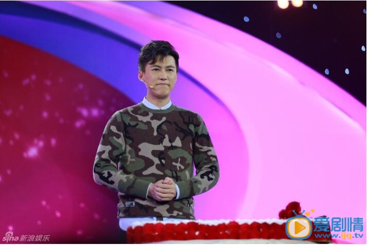 靳东与粉丝庆生照
 靳东高清写真_靳东高清剧照
