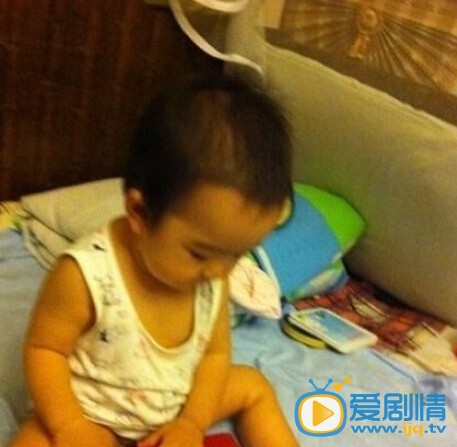 张嘉译妻子女儿照片
 张嘉译高清写真_张嘉译高清剧照