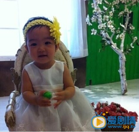 张嘉译妻子女儿照片
 张嘉译高清写真_张嘉译高清剧照