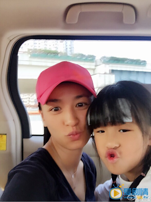 张庭和儿子女儿合影照
 张庭高清写真_张庭高清剧照