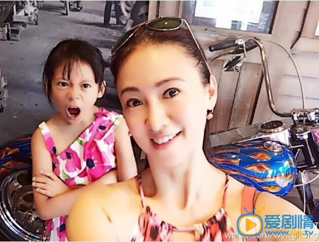 翁虹和女儿合影照
 翁虹高清写真_翁虹高清剧照
