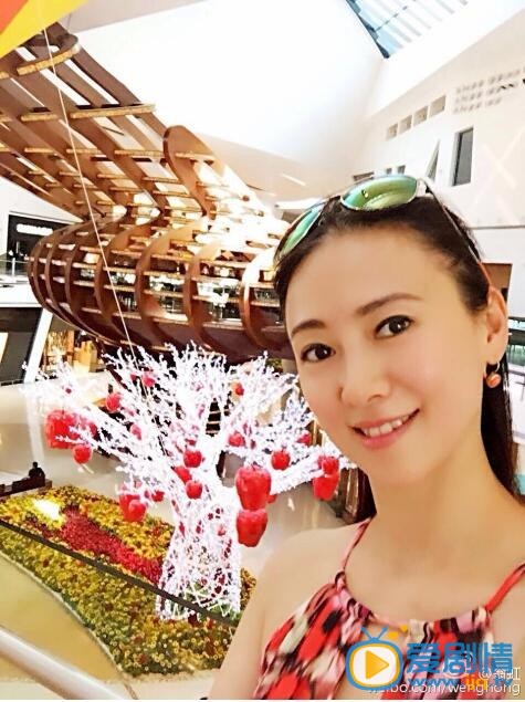 翁虹和女儿合影照
 翁虹高清写真_翁虹高清剧照