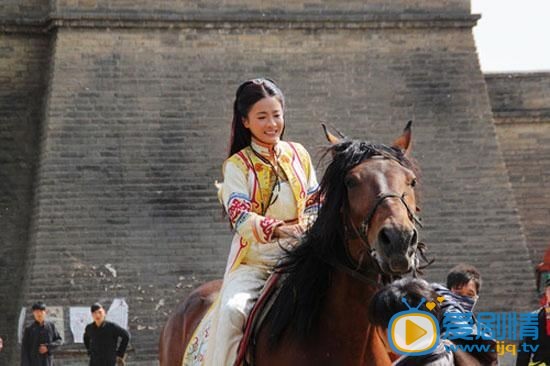 黄金血道琪琪格剧照 黄金血道剧照2