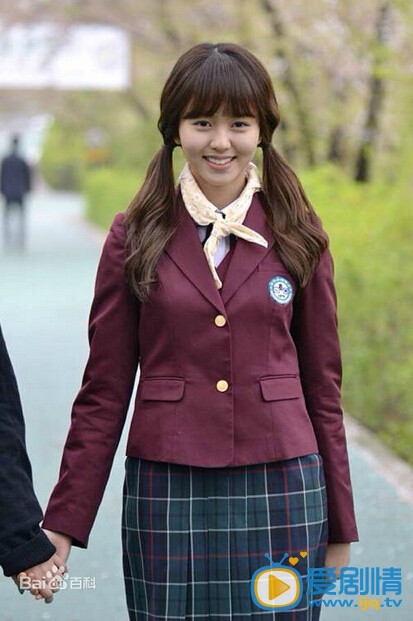 学校2015李恩菲剧照 学校2015剧照0