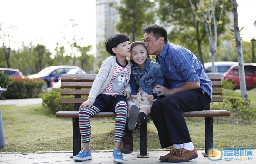 电视剧慢慢地陪着你走剧照
