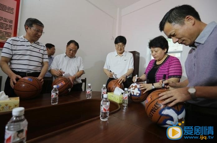 电视剧农民篮球队海报