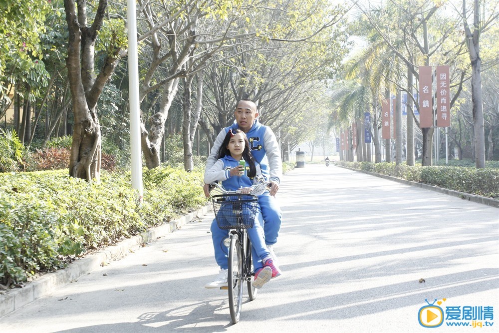 电影我爸比我小四岁剧照